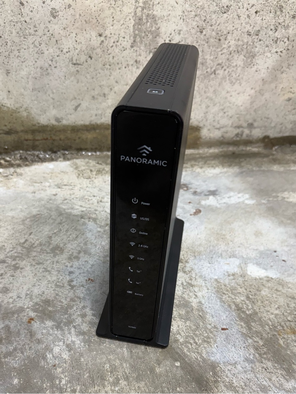 Arris Panoramic TG1682G Dual Band WiFi Router Cable Modem 2.4GHz 5GHz - Picture 4 of 9